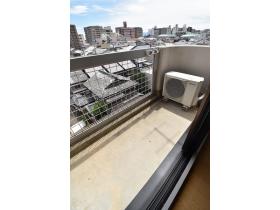 ����@�̓o���R�j�[�ɐݒu�\�ł��B