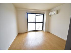 �t���[�����O������߂̐F���Ŗ��邢���͋C�̂������ł��B